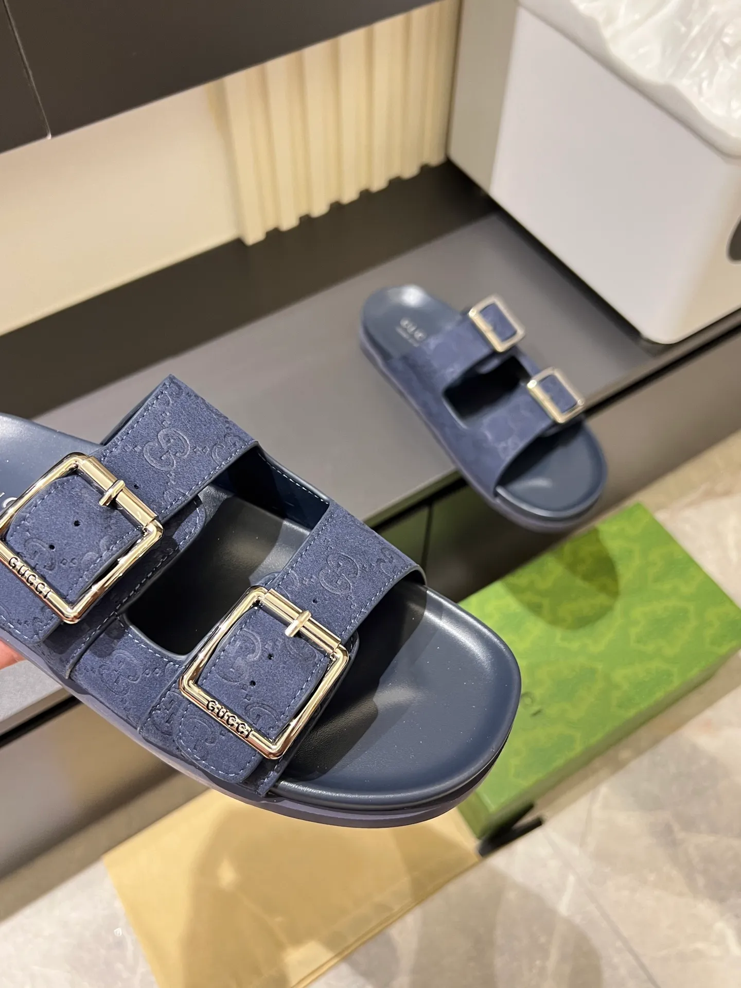 Men's Men's Shoes 💰p320 "GUCC＊" These slippers are made of GG polyester and feature a Gucci label on the front, adding a bold logo feel to the style. "Gucci Made in Italy" stamped label Rubber sole. Size 38-44